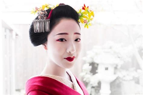 Beauty with a Maiko, Mamefuji | Beauty, Natural beauty secrets, Hair beauty