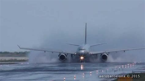 [FULL HD] CAUTION!! WET RUNWAY!! Air Europa blowing up water at ...