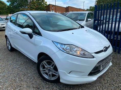 201111 Ford Fiesta 125 Zetec 3dr White Looks Great Low Mileage In