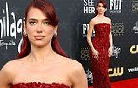 Critics Choice Awards Best Dressed Celebs On Red Carpet Trends Now