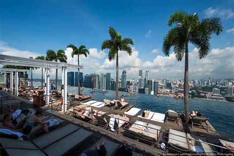 Pro malé děti je zde dětský bazén. Infinity Pool: bazén na střeše mrakodrapu ve 200 metrech ...