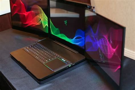 This Triple Display Laptop Expands Its 3 Screens On Its Own
