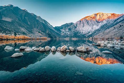 Sunrise Above Convict Lake In The Sierra Nevada Mountains Best Places To Camp Places To Go