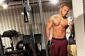 Lewis Hamilton shows off stunning physique in Instagram photo as he ...