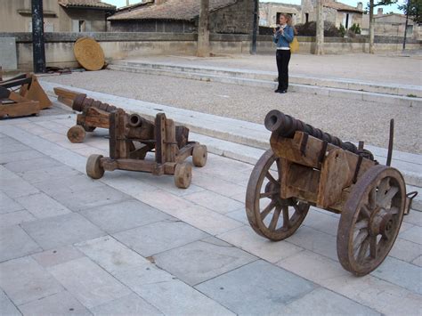 Filemedieval Cannon In Avignon Wikimedia Commons