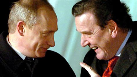 Many in germany still remember a 2004 interview in which schröder. Wladimir Putin dreht Gashahn auf: Ein Bier auf Gerhard ...