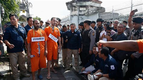 In Indonesias Dysfunctional Prisons Escapes Arent The Half Of It The New York Times