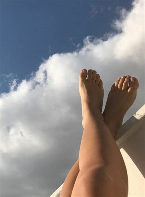 Niki Vakalis Feet