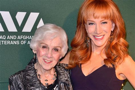 Kathy Griffin Opens Up About Mothers Dementia Diagnosis ‘this Is