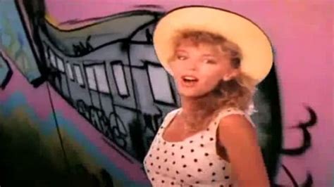 Kylie minogue — слушать песни онлайн. Kylie's The Loco-Motion is every '80s music video in one ...