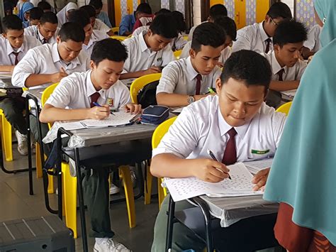 Tak jarang diantara para siswa smk yang merasa kesulitan saat menempuh proses pembuatan laporan ini, karena memang saya pribadi pernah mengalami hal itu. WADAH KETERAMPILAN BERBAHASA