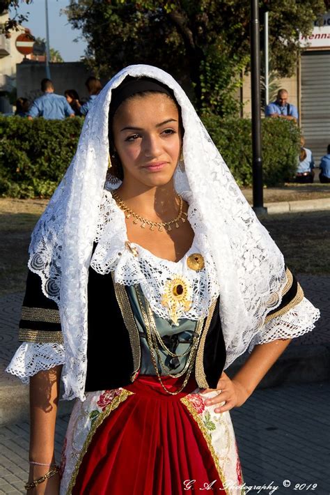traditional italian clothing for women