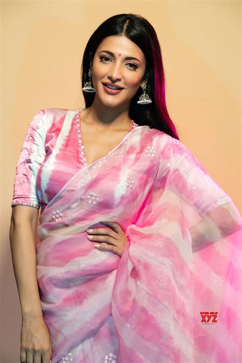 Actress Shruti Haasan Beautiful New Stills In A Saree Social News Xyz