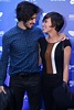 Gabriel Leone e a namorada, Carla Salle, vão ao cinema no Festival do ...