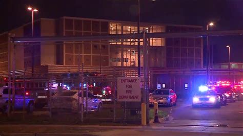 2 correctional officers, 8 inmates hurt during fight at Cook County