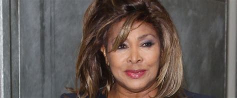 „sie hatte einen leichten schlaganfall, ist aber wohl auf dem weg der besserung. Nach Schlaganfall-Gerüchten: Tina Turner "erfreut sich ...