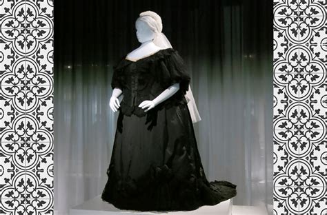 Susan Muncey — 19th Century Mourning Dress Clothing Customs To