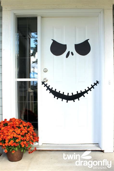 8 Fun Spooky And Definitely Easy Diy Halloween Door Decorating Ideas