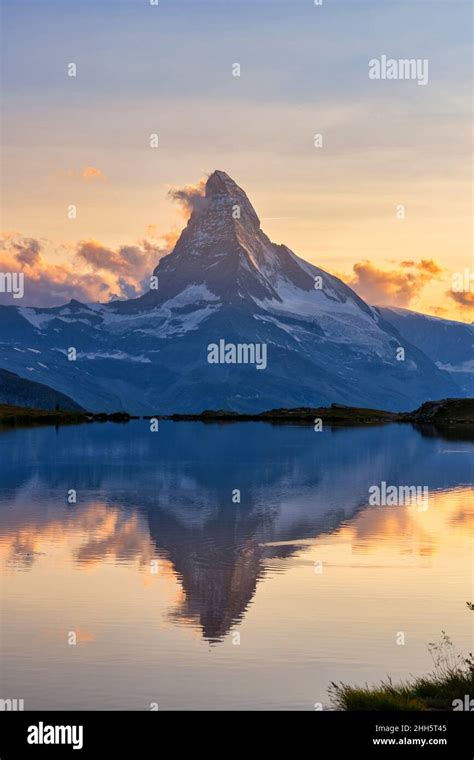 Matterhorn Reflection On Stellisee Lake Hi Res Stock Photography And