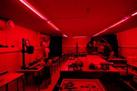 Darkrooms Are So Relaxing It S Like A Magical Place Habitaciones Oscuras Arte Rojo Fotografia