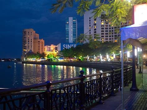 From it's location, to amenities and top notch service, there are very few of such. Kuching Waterfront and Top Spot Food Court | The Food ...