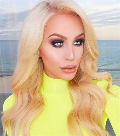 Gigi Gorgeous Pictures Of The Transgender Youtube Star Hollywood Life