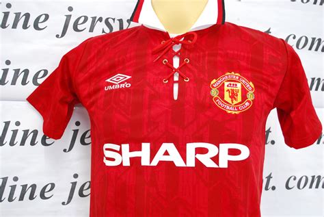 Show pride in your team and train in comfort. Jualan jersi online: Manchester United Retro Home Jersey 1992