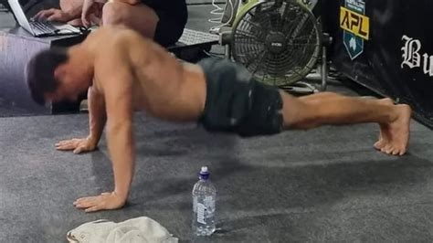Australian Man Breaks Guinness World Record With Push Ups In An Hour Thelocalreport In