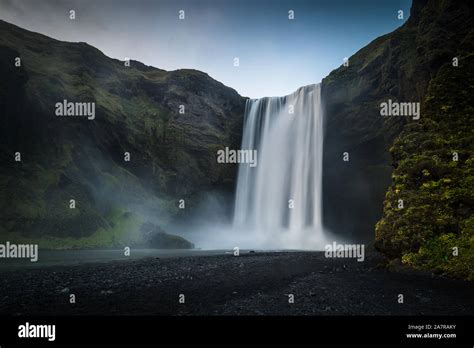 Die Erstaunliche Skogafoss Ist Einer Der Schönsten Wasserfälle In Island Und Eine Der Am