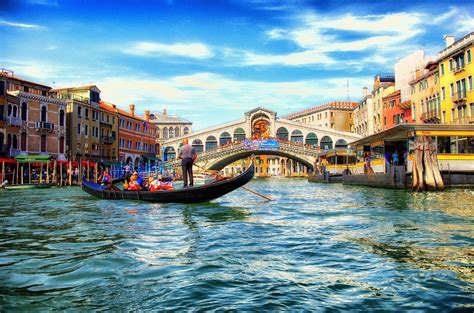 Rialto Beautiful Arch Bridge In Venice City Italy Wallpaper Hd Wallpapers