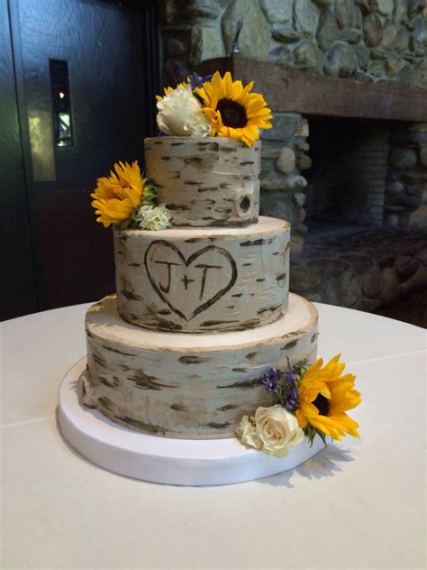 This wooden platform is customized with the details of the day for a personalized. Rustic Wedding cakes that we love, buttercream of course ...