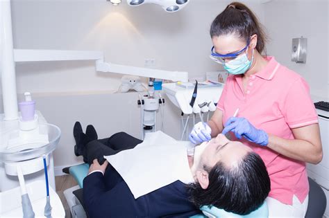 Im gebiet der ehemaligen ddr werden die zahnärzte auch stomatologen genannt. Professionelle Zahnreinigung - Dr. Amani & Kollegen