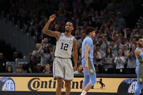 men s basketball falls to marquette behind 42 points from howard the georgetown voice