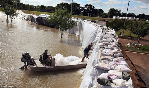 Mississippi Flooding Homes With Levees