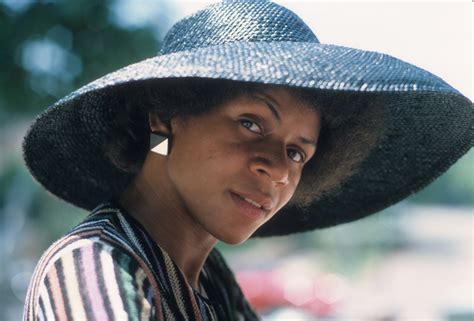 Minnie Riperton Died In Her Husband Richard Rudolph S Arms At 31 — Inside Their Interracial Marriage