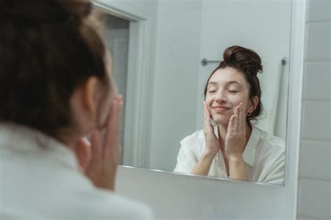Tips For An Effective Nighttime Skin Routine Aelvc