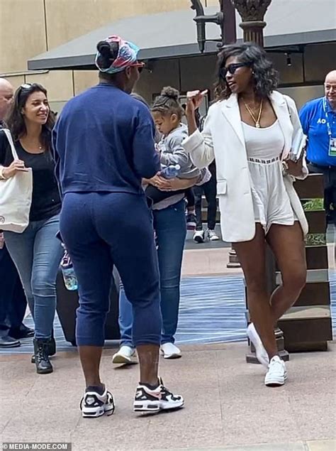 Пегула джессика / jessica pegula. Serena Williams keeps it casual as she arrives in ...