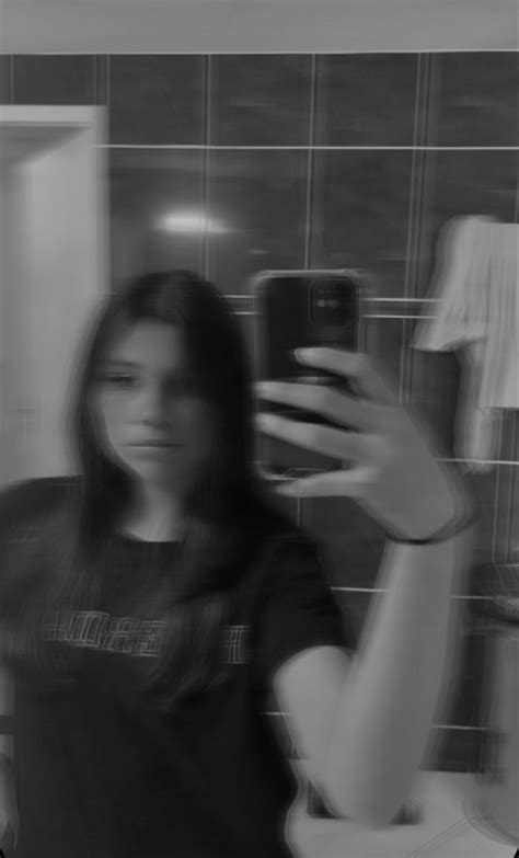 Blurry Mirror Selfie Selfie Blurry