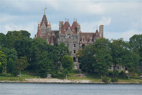 Construction on the castle and its grounds began around 1900, commissioned by hotel magnate. Singer Castle Blog & More: Singer Castle & Boldt Castle ...