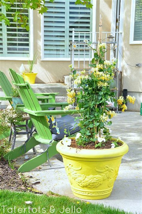 Can plastic planters be painted? Easy Outdoor DIY: How to Spray Paint Resin Pots | Flower ...