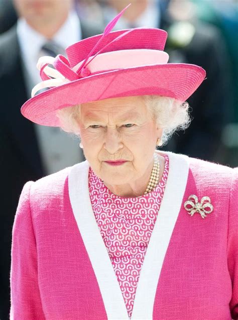 Queen Elizabeth Ii So Pretty In Pink She Always Dresses So Colorful