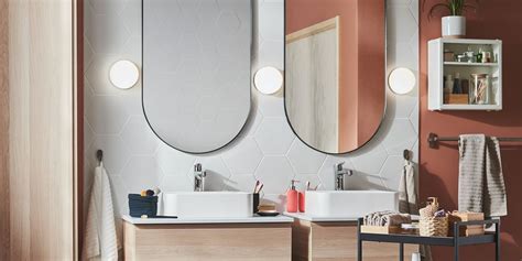 Los apliques led espejo baño es una consideración de diseño importante, ya que necesita proporcionar iluminación para realizar tareas específicas y complementar tu estilo. Apliques para el espejo del cuarto de baño en 2020 | Espejos para baños, Espejos, Espejo redondo ...