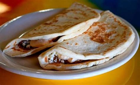 La Tortilla Para La Baleada Video Y Receta In 2019 Food Honduras