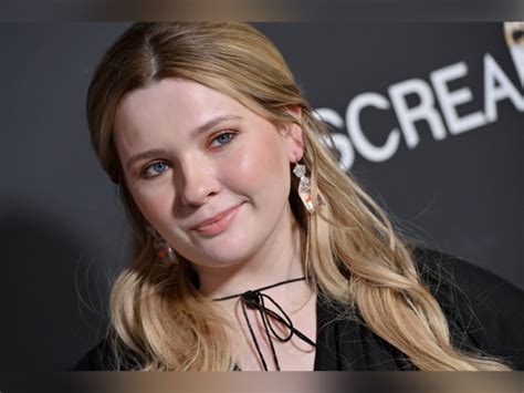 Actress Abigail Breslin Opens Up About Past Abusive Relationship Celebrity True Crime News
