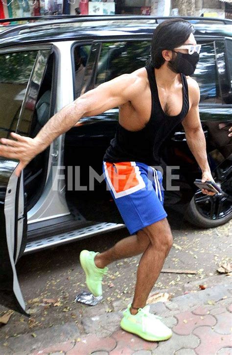 Photos Ranveer Singh Flaunts His Chiseled And Mascula Body Filmfare Com