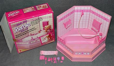 Dass man die barbie auch noch mit in die badewanne nehmen kann, steigert die begeisterung. Barbie Badewanne Dusche mit OVP Wohnwelt Living Pretty ...