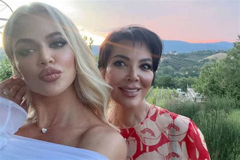 Khloé Kardashian Poses With Mom Kris Jenner During Italy Vacation Me