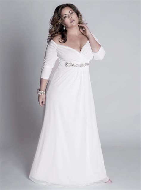 Find the perfect plus size bridal gown in a long sleeve style to flatter from david's bridal! Fall Plus Size Wedding Dresses with Sleeves for Modest and ...