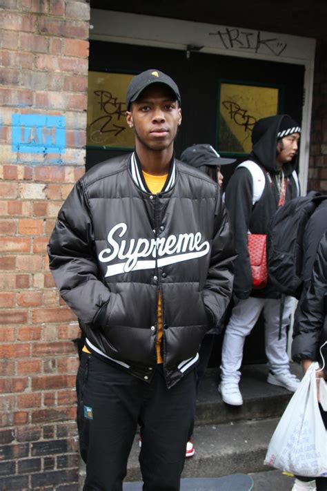 Street Style Shots Supreme X The North Face Fw16 Drop Part 1 Pause