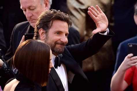 Bradley Cooper At The 2019 Oscars Popsugar Celebrity Photo 12